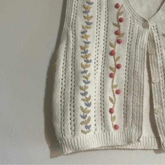 Vintage Pointelle Knit Floral Embroidered White Sweater Vest Cottage Grandmacore - Picture 3 of 10